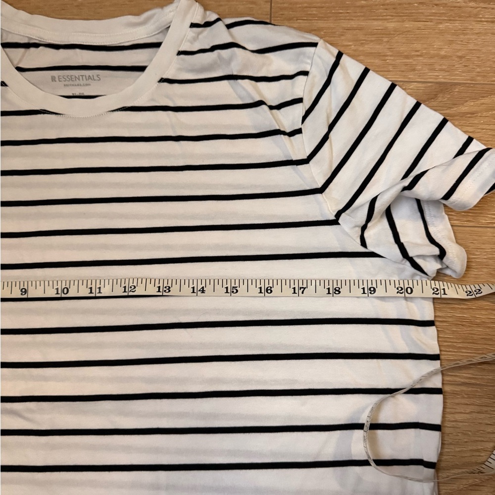 💙 REITMANS Women's Striped White & Black Tee - Picture 4 of 6